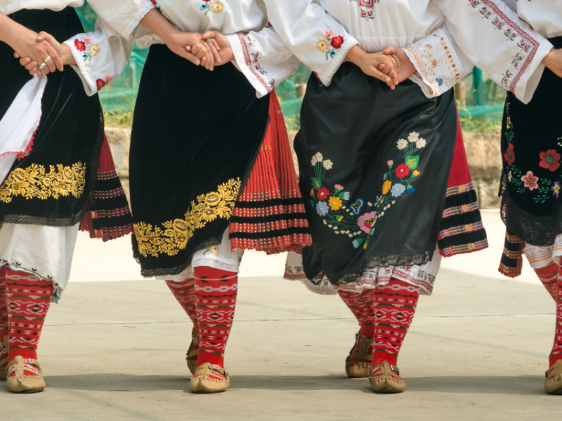 Kurázsi 30. Jubileumi ünnepsége néptánccal 