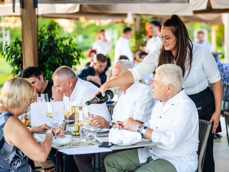  Nyár, grill, pezsgő, élőzene... Egy felejthetetlen este! 