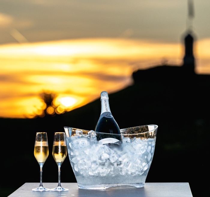Kreinbacher pezsgő a naplementében