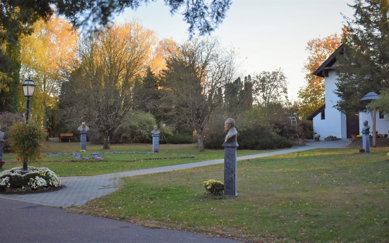 Keresztény Pantheon a Kápolna előtt