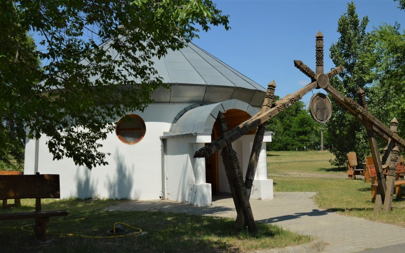 Vezéri kőjurta kivülről