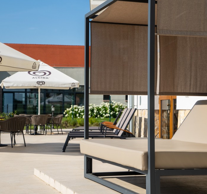 Hungarikum Hotel - Kamillavirág Wellness - Napozóterasz (7)