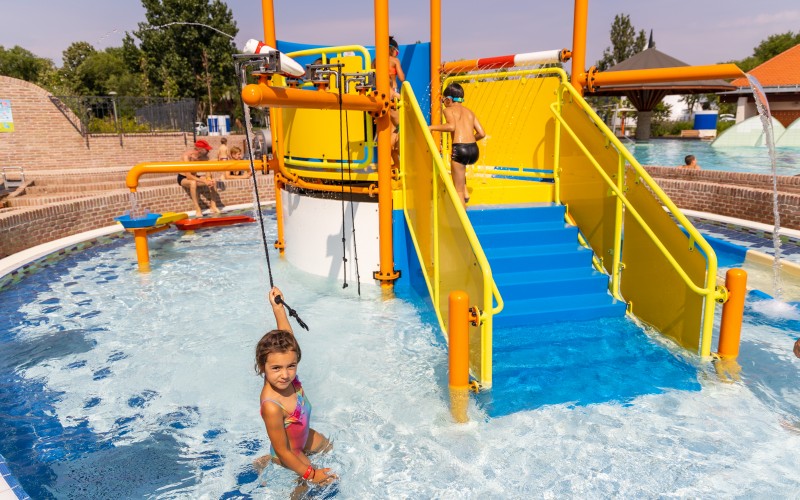 Gyermek-élménymedence