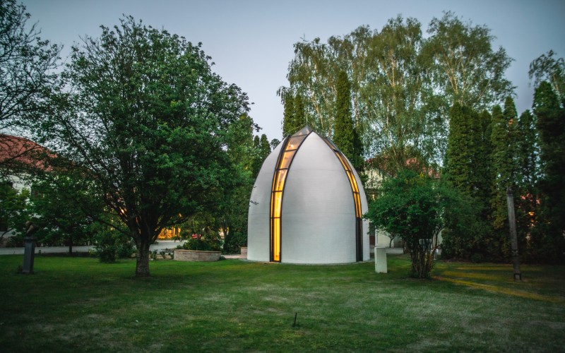 Bibliaház szürkületkor